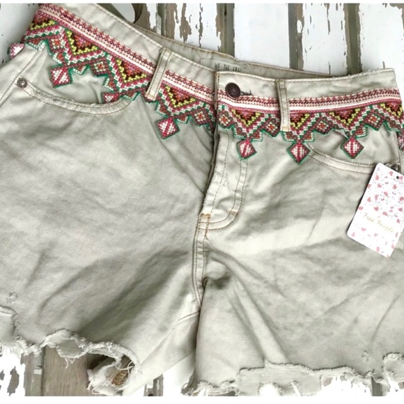 NWOT - FREE PEOPLE / WE THE FREE Borderline Cut-Off Denim Shorts - Picture 3 of 9
